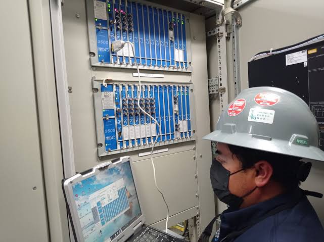 Bently Nevada 3500 monitoring rack being commissioned by a technician